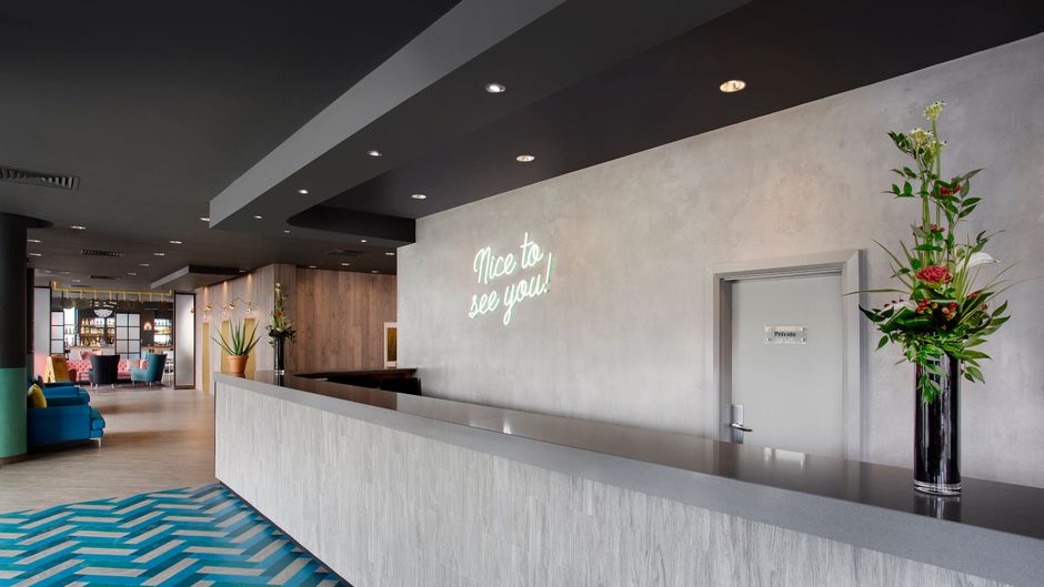 Leonardo Hotel Brighton Lobby