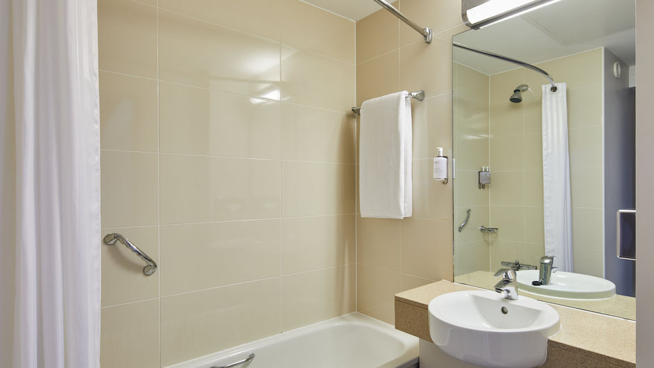 Leonardo Hotel Aberdeen Room
