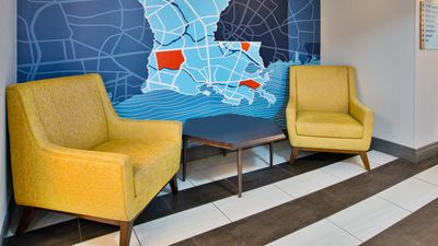 Holiday Inn Express & Suites