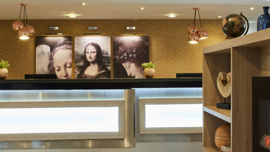 Leonardo London Heathrow Airport Lobby