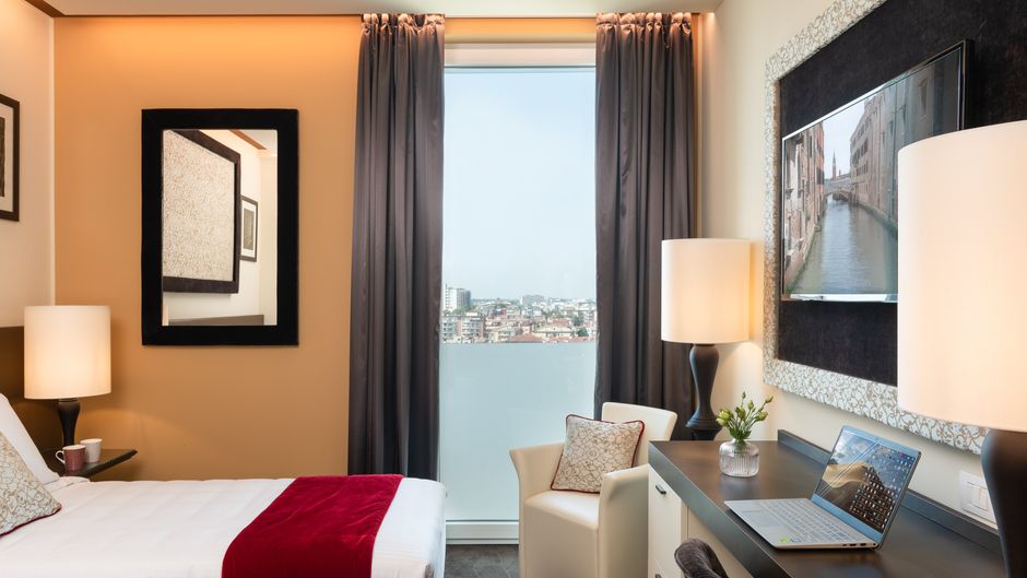 Leonardo Royal Hotel Venice Mestre Room
