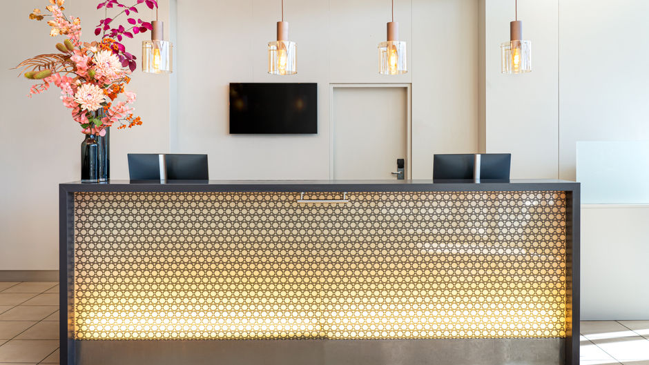 Leonardo Hotel Salzburg Airport Lobby