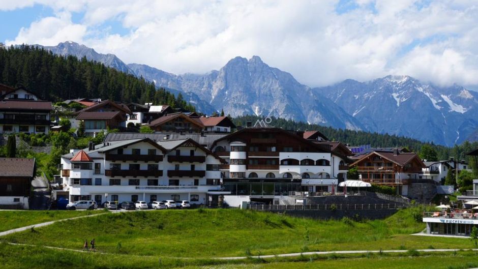 Mountains St Peter Hotel Exterior