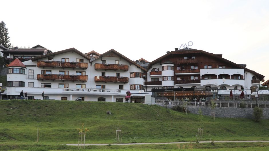 Mountains St Peter Hotel Exterior
