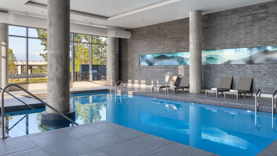 Staybridge Suites Airport St Laurent Pool