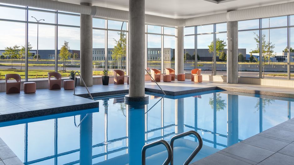 Staybridge Suites Airport St Laurent Pool