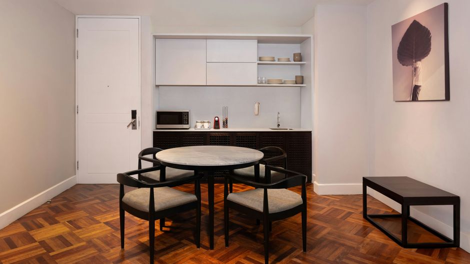 Lone Pine Hotel Suite