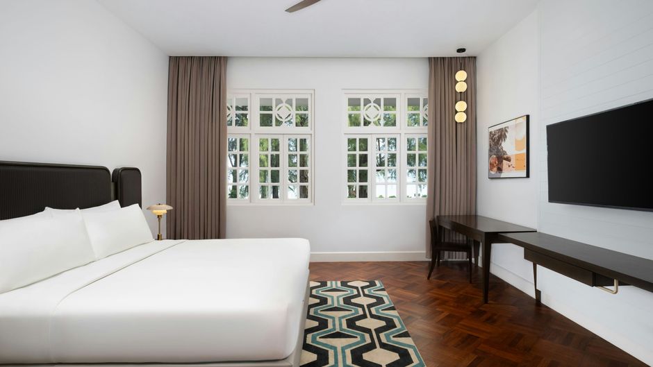 Lone Pine Hotel Suite