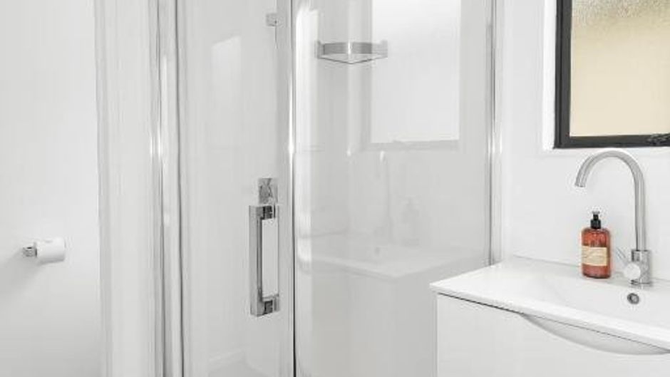 Auckland Airport Motel Room