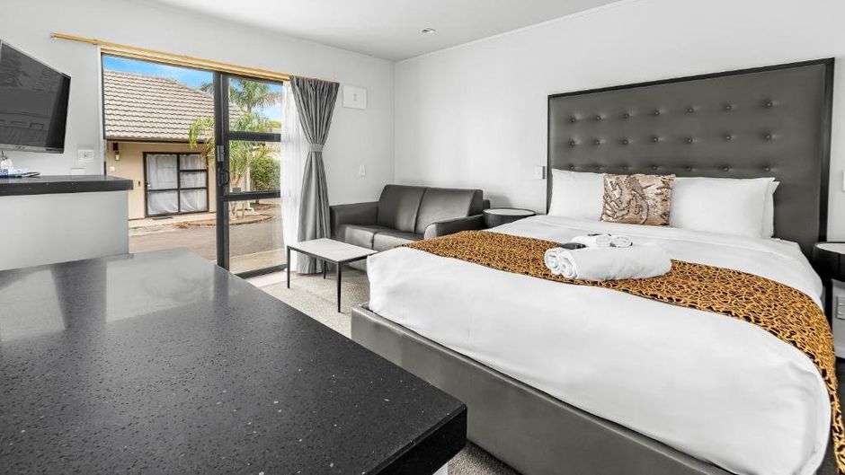 Auckland Airport Motel Room
