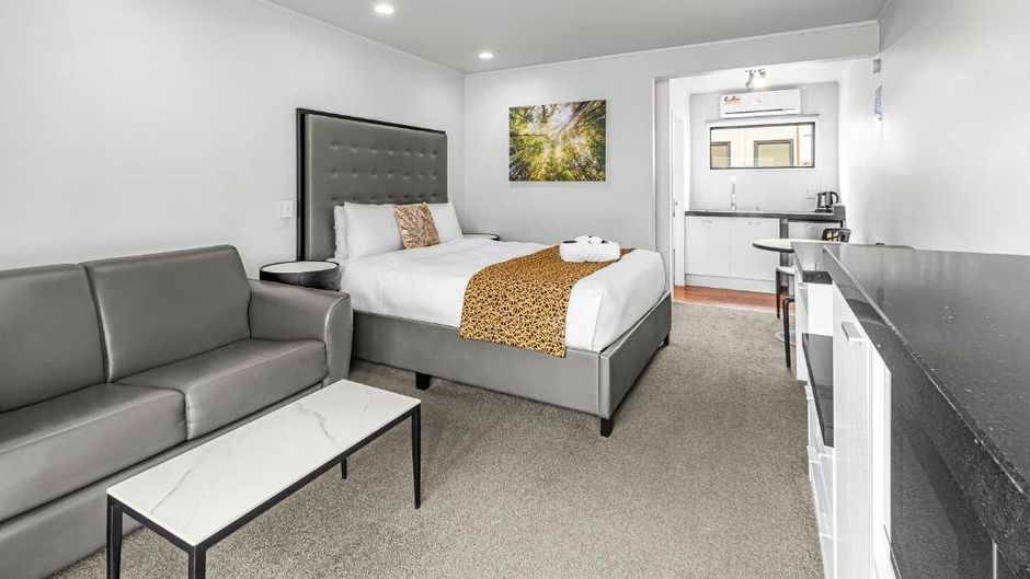Auckland Airport Motel Room