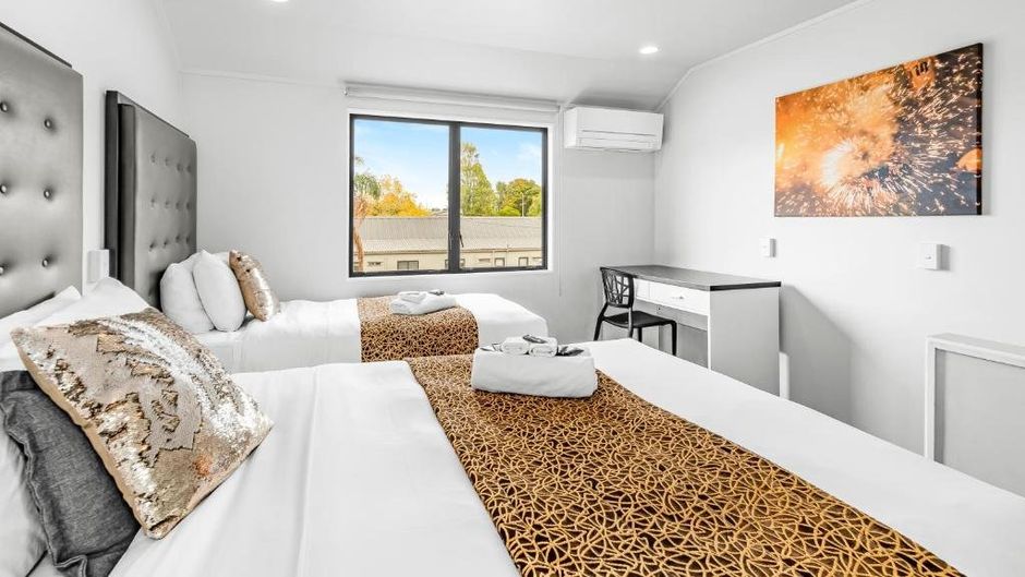 Auckland Airport Motel Room