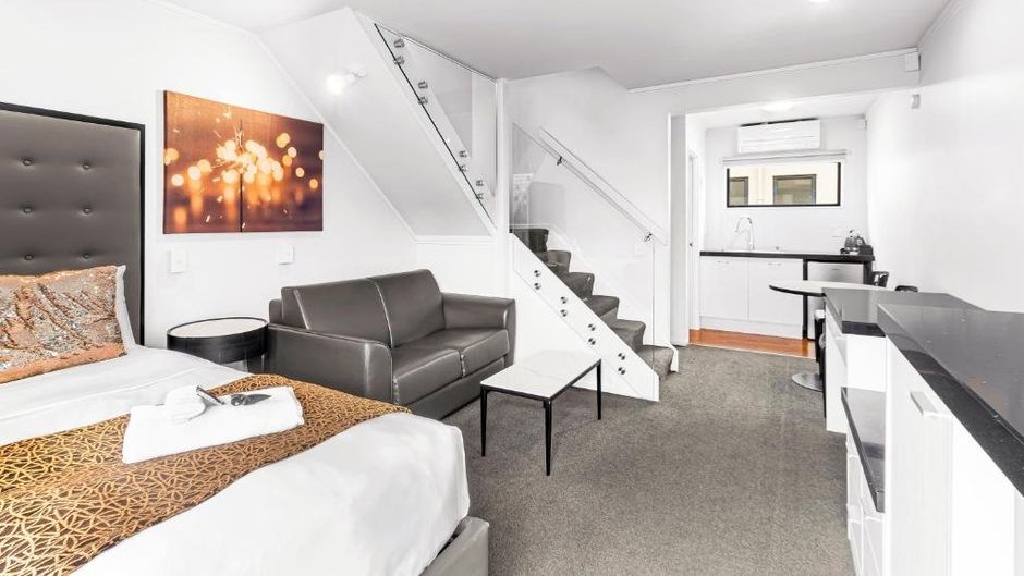 Auckland Airport Motel Room