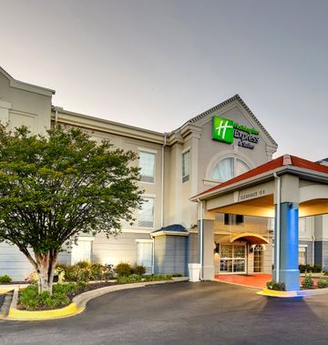 Holiday Inn Express Hotel & Suites
