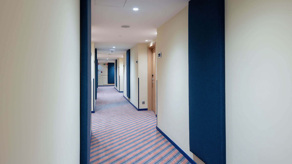 Holiday Inn Expr Suites Principe Real Lobby