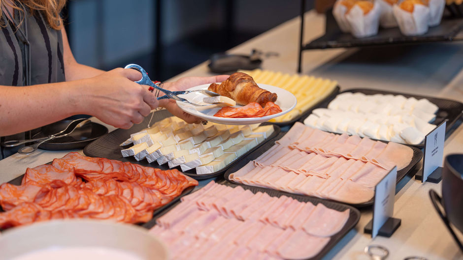 Holiday Inn Expr Suites Principe Real Restaurant