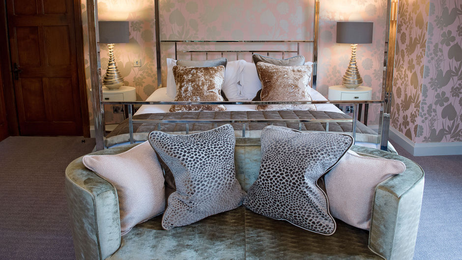 Hogarths Stone Manor Hotel Suite