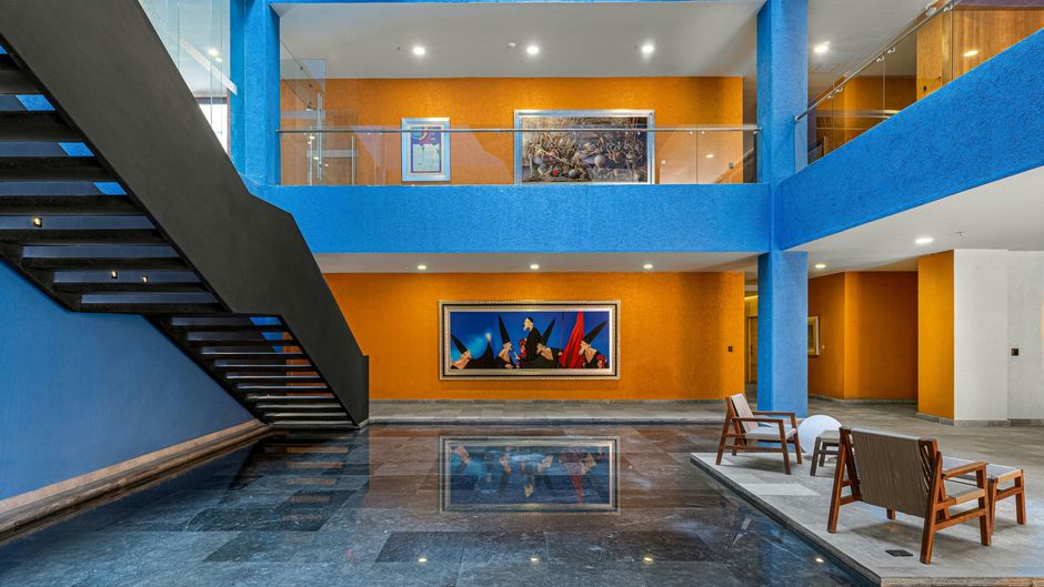 Clevia, Autograph Collection Lobby