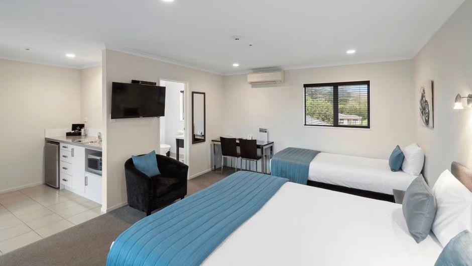 Aveda Motor Lodge Room