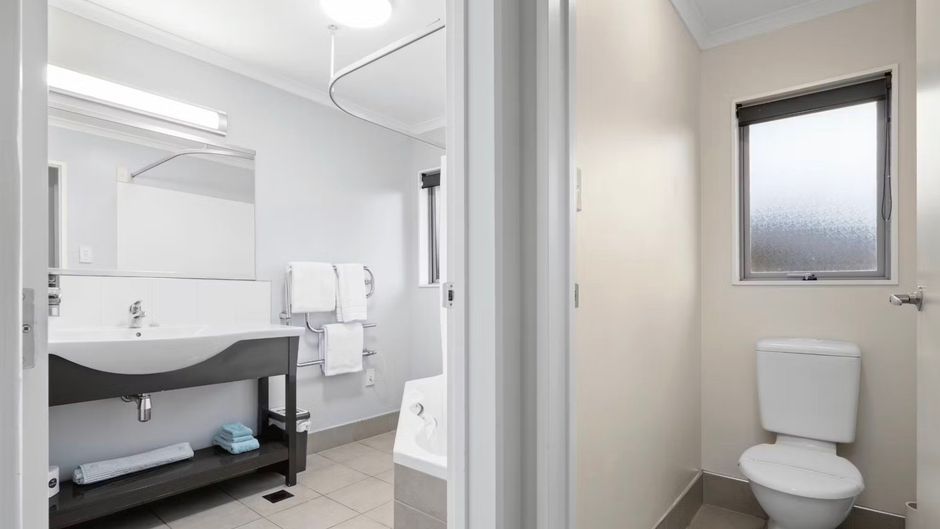 Aveda Motor Lodge Room