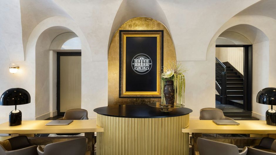 H15 Luxury Palace Lobby
