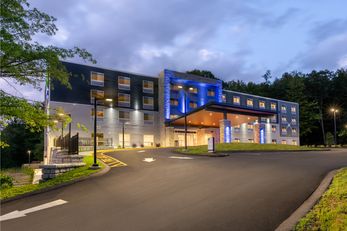 Holiday Inn Express & Suites Berkshires