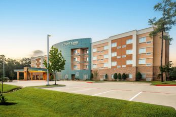 Courtyard Houston Springwoods Village