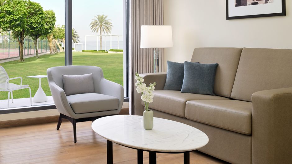 Crowne Plaza Hotel Muscat Room