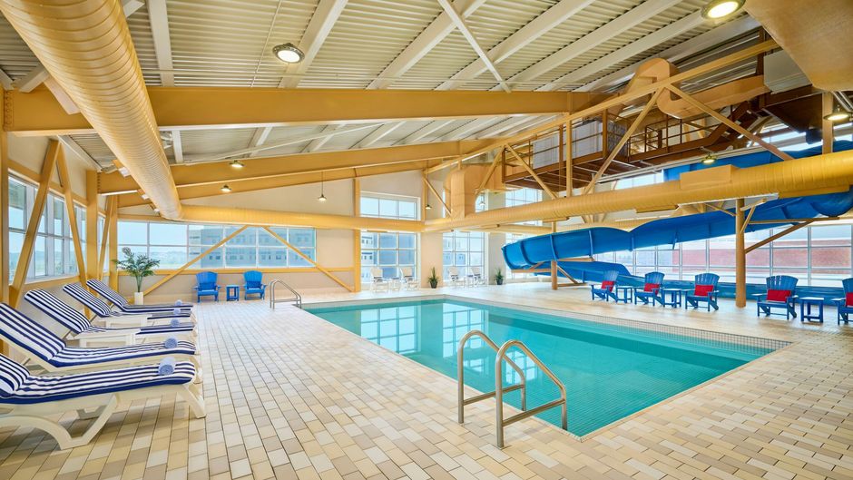 Delta Hotels by Marriott Beausejour Pool