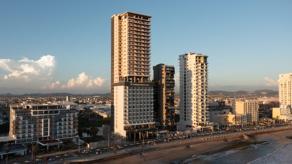Holiday Inn Exp Suites Mazatlan Exterior