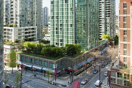 Rosedale on Robson Suite Hotel