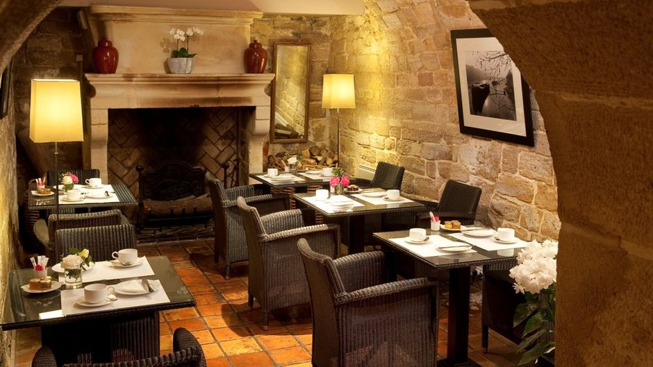 Des Deux Iles Hotel Restaurant