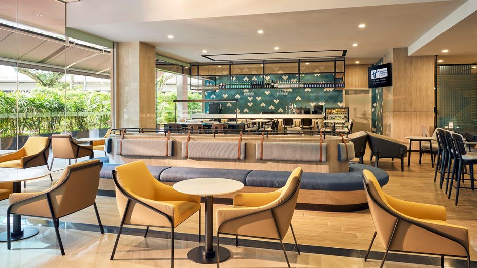 Holiday Inn Exp Bali Sunset Rd Restaurant