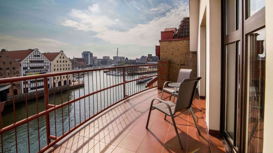 Hanza Hotel Exterior