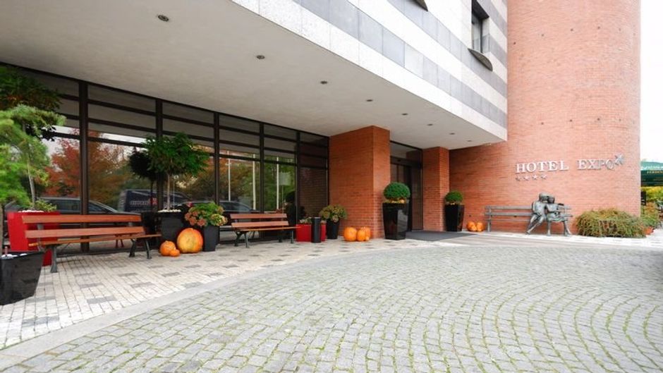 Hotel Expo Exterior