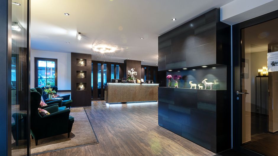 Mirabeau Hotel Residence Lobby