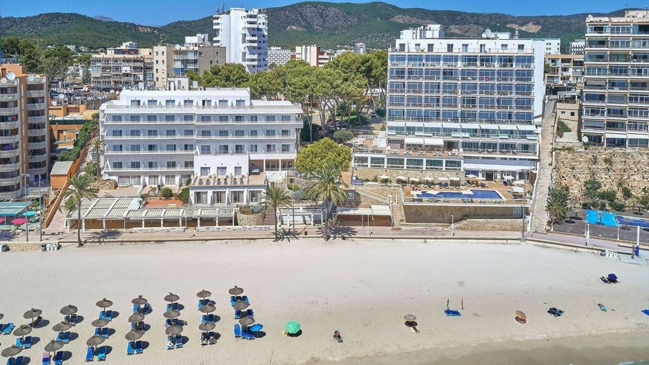 Hotel Flamboyan Exterior