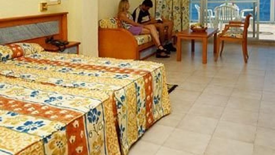 Hotel Flamboyan Room