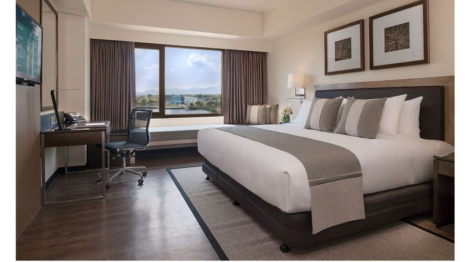 Seda Ayala Center, Cebu Room