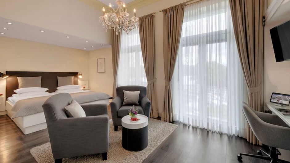Rheinhotel Dreesen Room