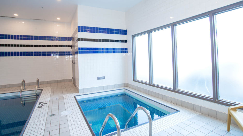 Sandman Hotel Calgary Airport Pool