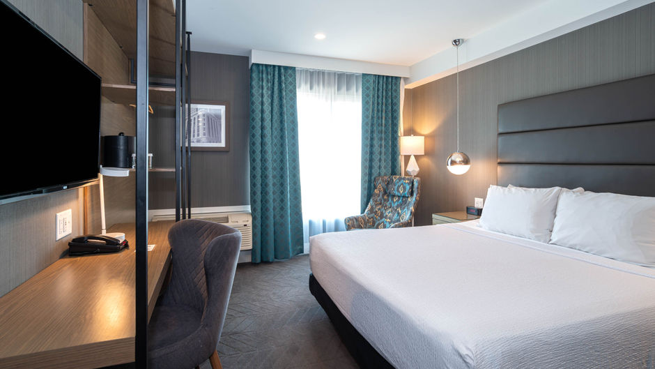 Sandman Signature Calgary Airport Room