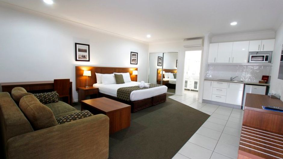 Chinchilla Downtown Motor Inn Suite