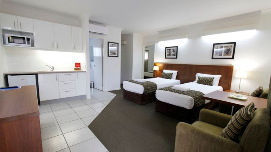 Chinchilla Downtown Motor Inn Suite