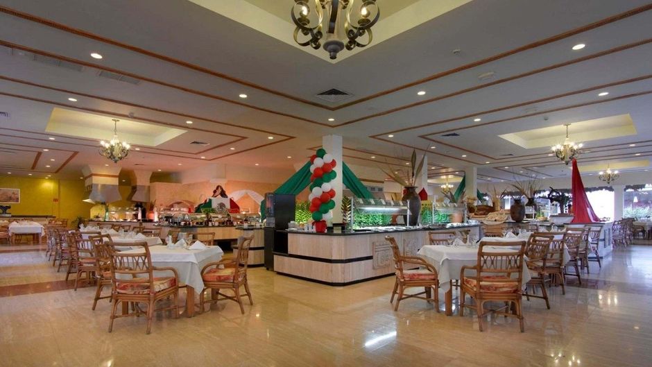 Grand Palladium White Sand Resort & Spa Restaurant