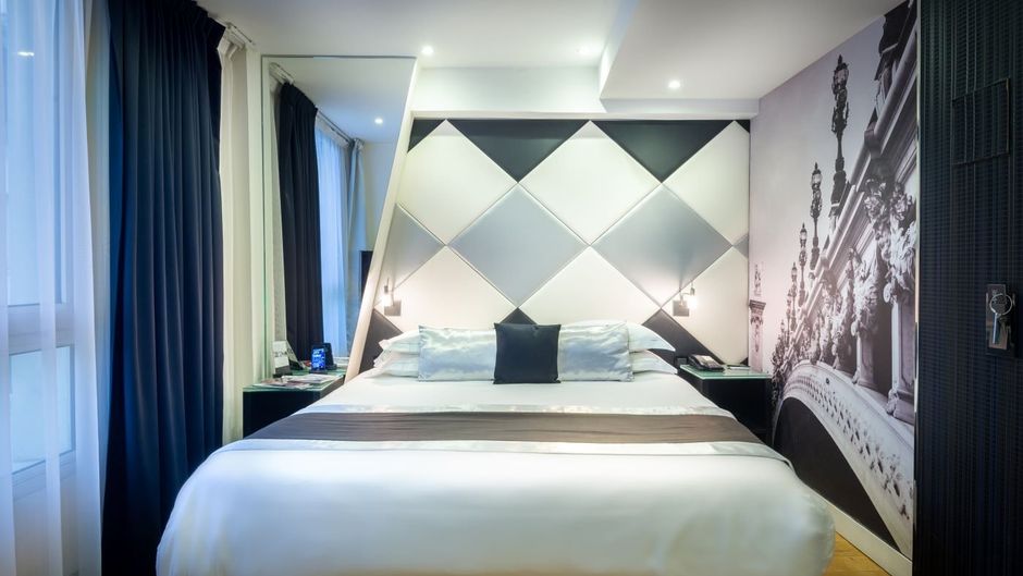 L'Empire Paris Hotel Room