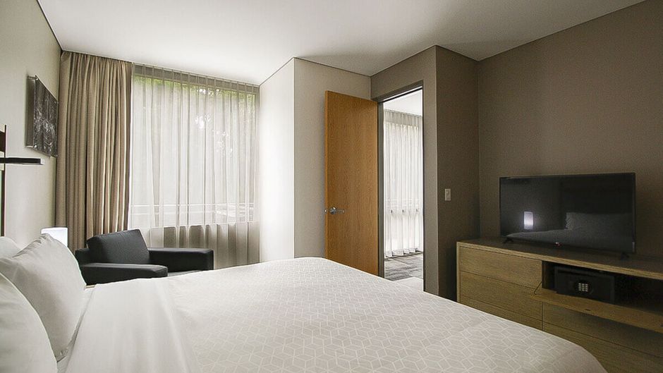 Holiday Inn Express Suite