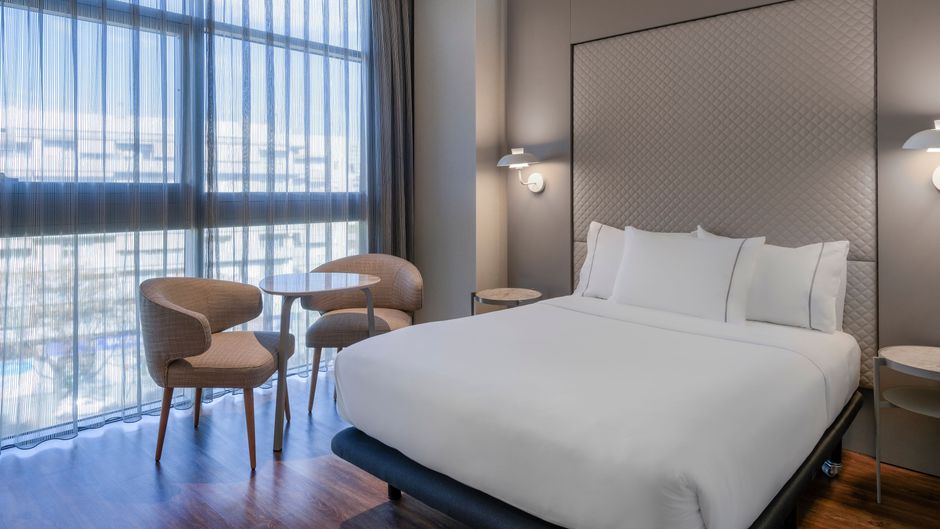 AC Som Hotel Room