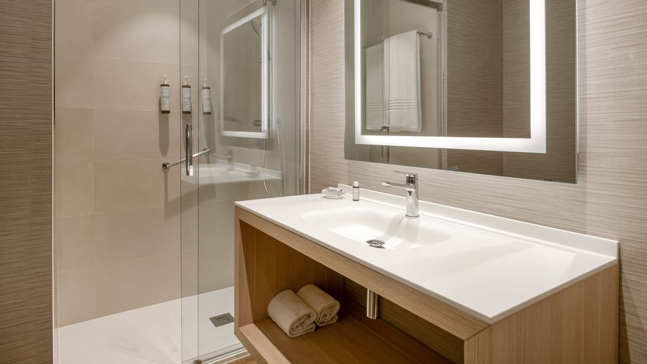 AC Som Hotel Room