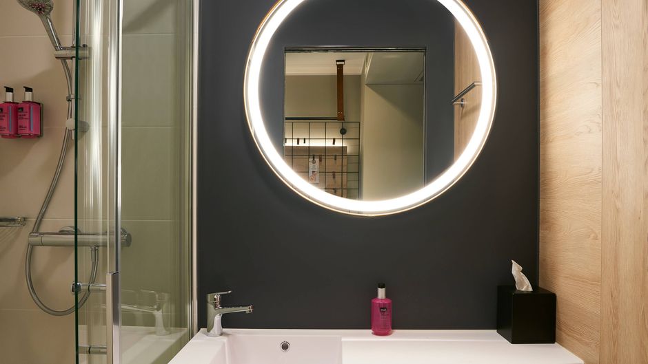 Moxy Milton Keynes Room